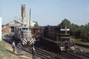 Seaboard Coast Lines | Charlotte, North Carolina | EMD GP16 #4756 and GP7 #785 diesel-electric locomotives | Engine servicing facility | July 8, 1985 | Dick Flock photograph / collection