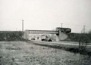 West Penn Railways | Mount Pleasant, Pennsylvania | Interurban car crossing Pennsylvania Turnpike | Pennsylvania Turnpike overpass | August 1952 | Fielding Lew Bowman photograph / collection