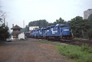 Conrail | Newark, New Jersey | EMD GP40-2 #3363 + 2 diesel-electric locomotives | westbound freight | NK Tower | July 1986 |Frank Etzel photograph / collection