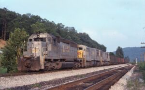 Louisville and Nashville Railroad | Pryse, Kentucky | EMD SD40 #1249, GE U30C #1554 and #1572 diesel-electric locomotives | Coal train | August 24, 1979 | Dave Hamley photograph | Stephen Timko collection
